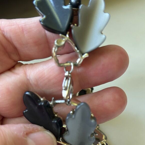 Vintage Black and Silver oak Leaves Bracelet - Picture 6 of 6